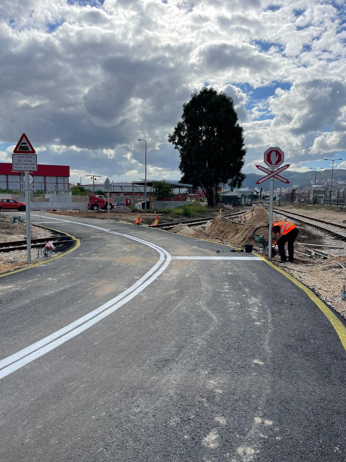 סלילה וסימון כביש חדש